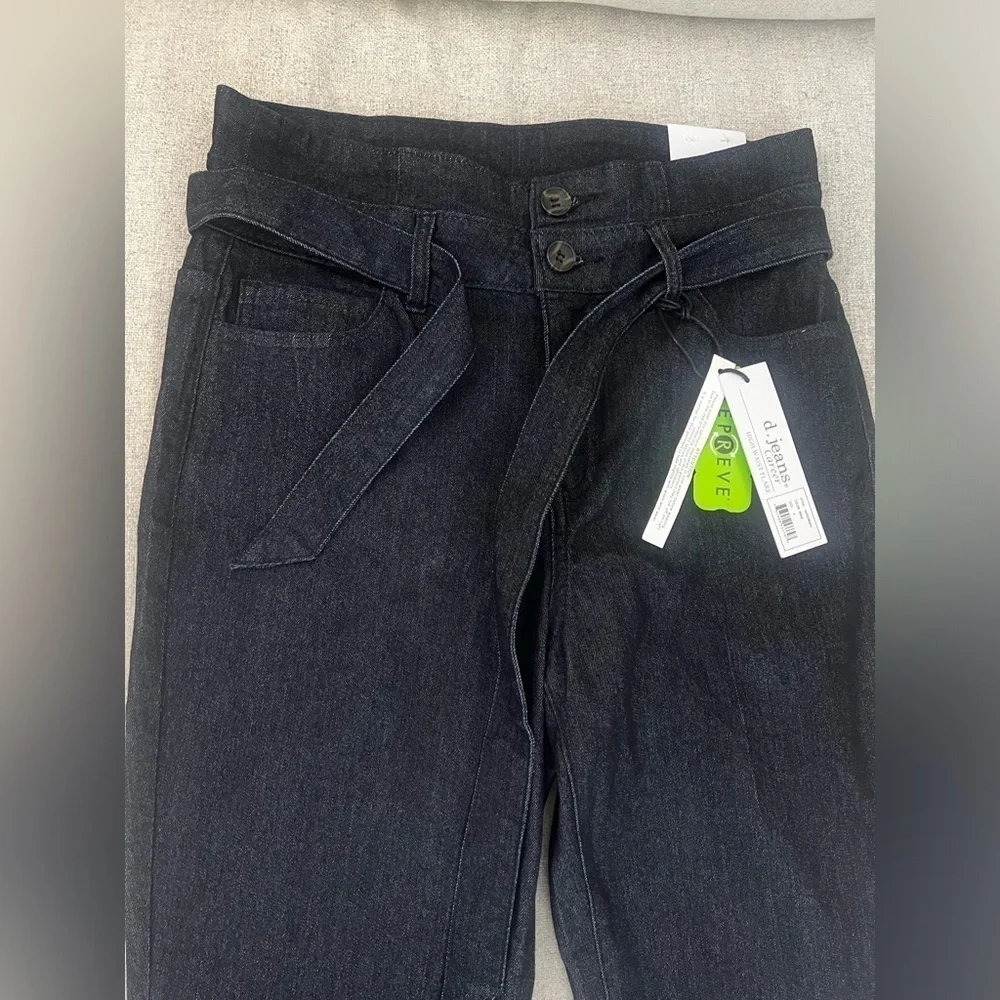 D. Jeans High Waist Flare | Size 6 | Dark Blue | NWT - Picture 4 of 8